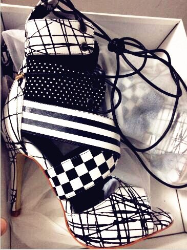 Stylish Multi- Pattern Black White Pumps